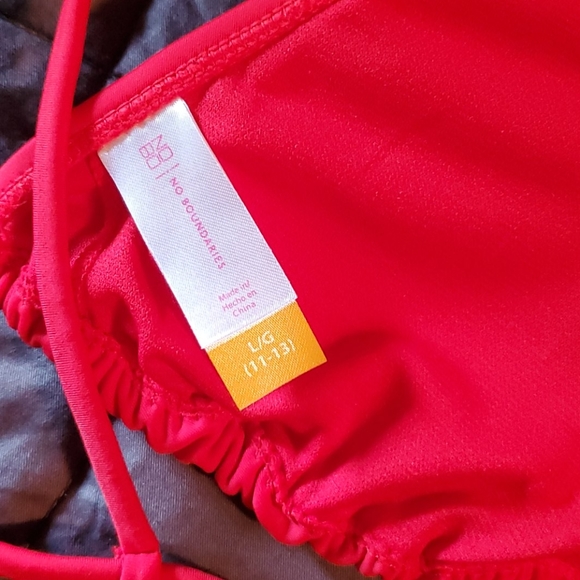 Red Bikini - Picture 6 of 7